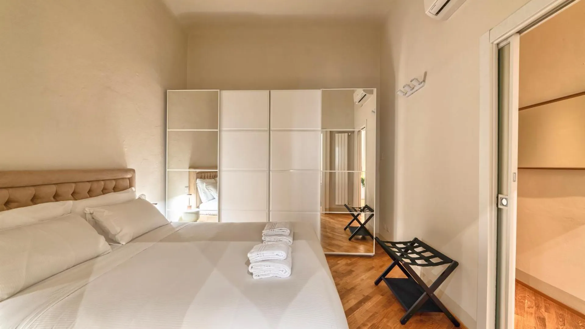 Apartment Loggia 17 Central Apt Florence Italy