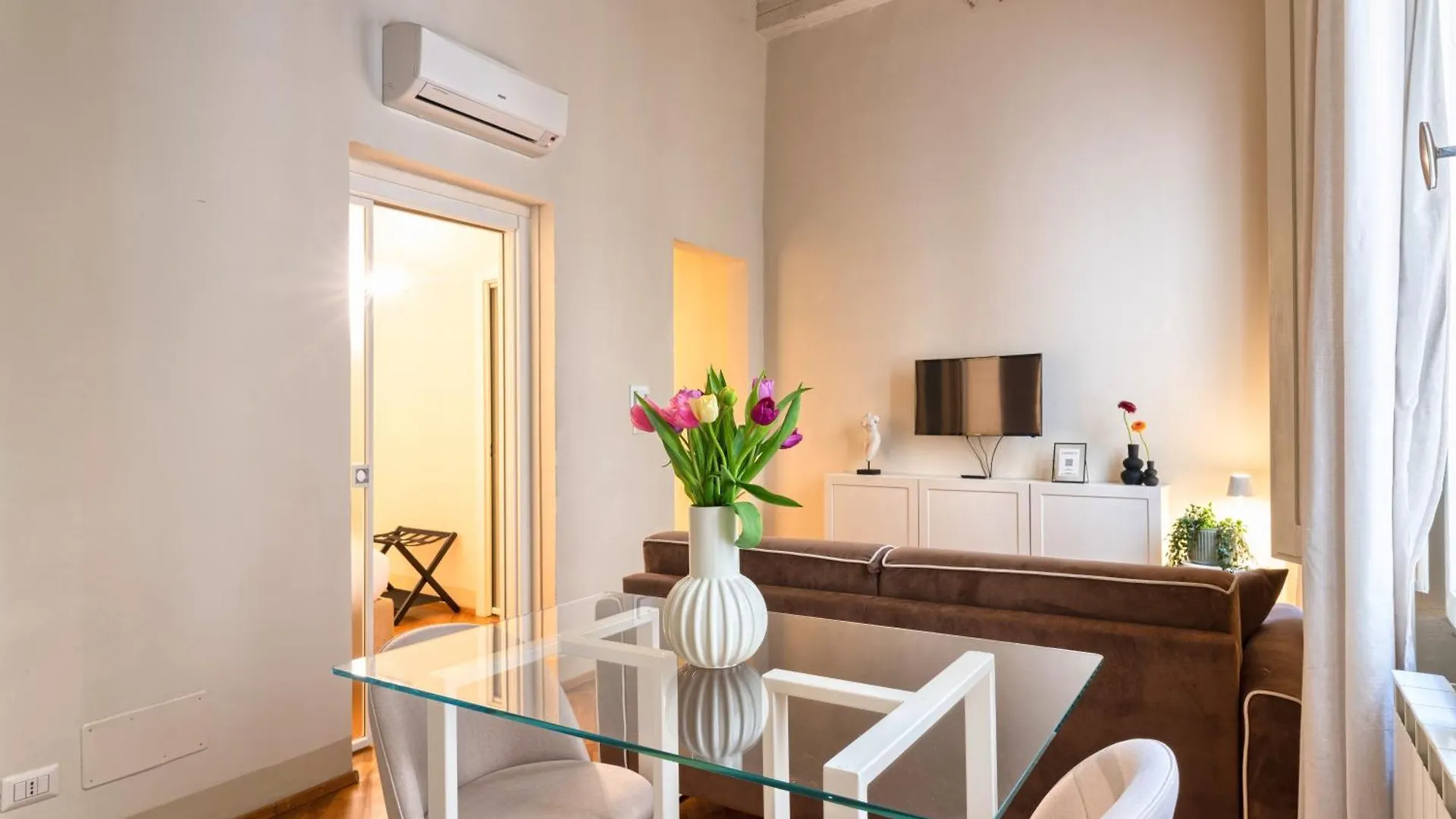 Loggia 17 Central Apt Florence Italy