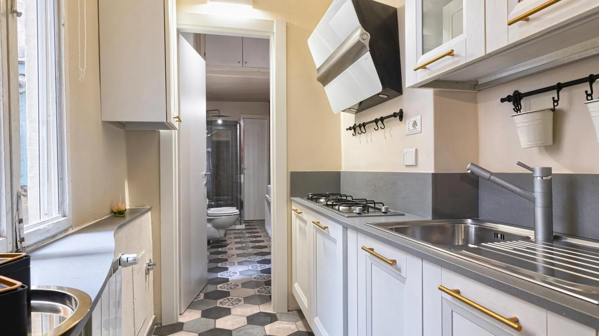 Loggia 17 Central Apt Florence 0*,  Italy